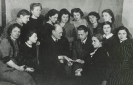 Алпатов и Жидков со студентами МГУ 1945