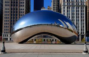 Anish Kapoor, Cloud Gate sculpture in Chicago's Millennium Park, 2004