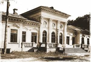 Усадебный дом Тенишевых в Хотылево.Архивное фото.